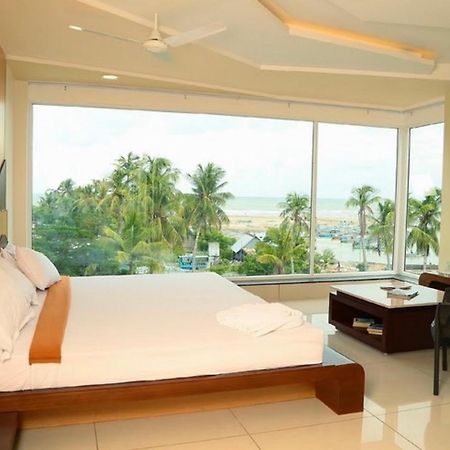 Annai In Saravana Bhavan Fine Stay And Restaurant Velanganni Bagian luar foto