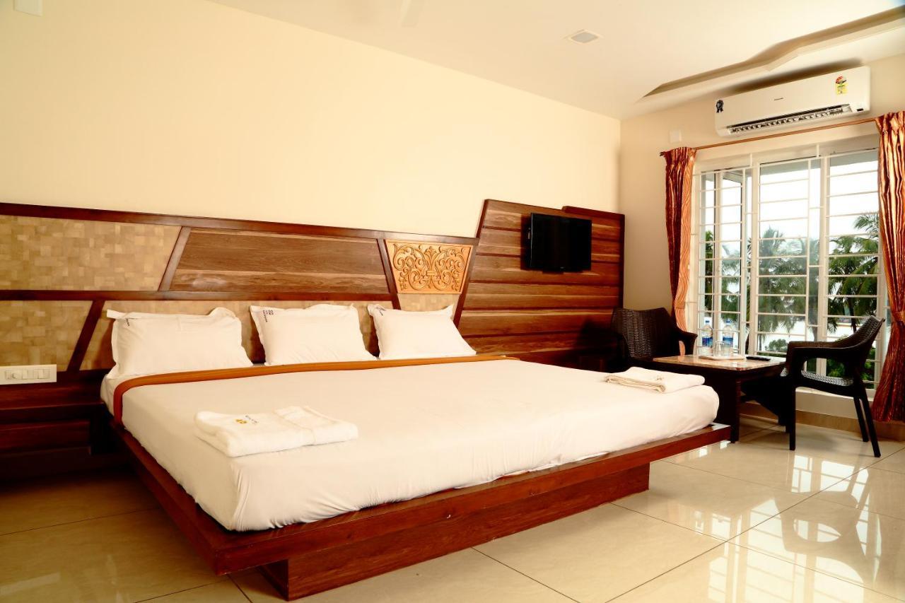 Annai In Saravana Bhavan Fine Stay And Restaurant Velanganni Bagian luar foto