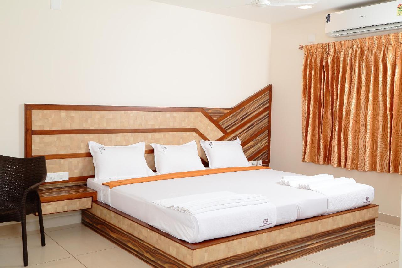 Annai In Saravana Bhavan Fine Stay And Restaurant Velanganni Bagian luar foto