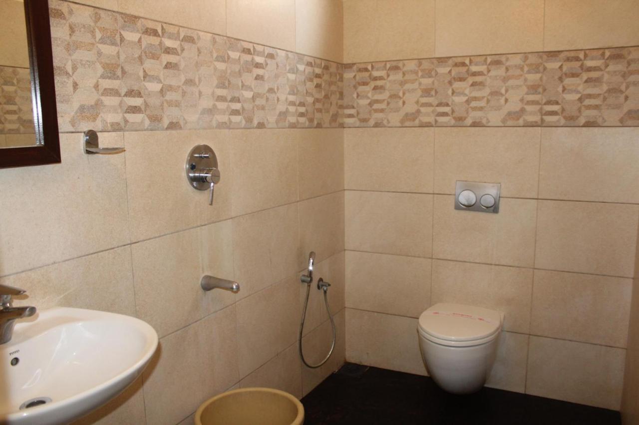 Annai In Saravana Bhavan Fine Stay And Restaurant Velanganni Bagian luar foto