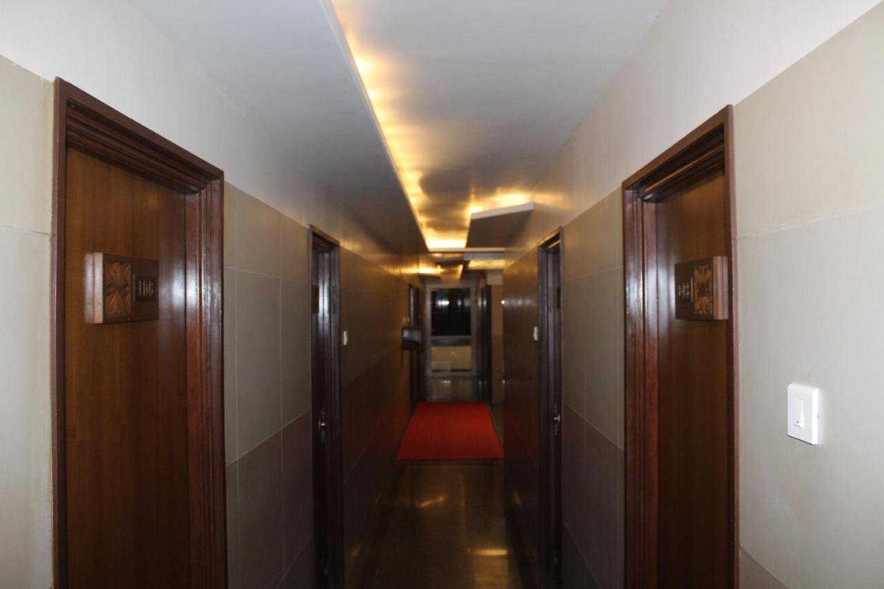 Annai In Saravana Bhavan Fine Stay And Restaurant Velanganni Bagian luar foto