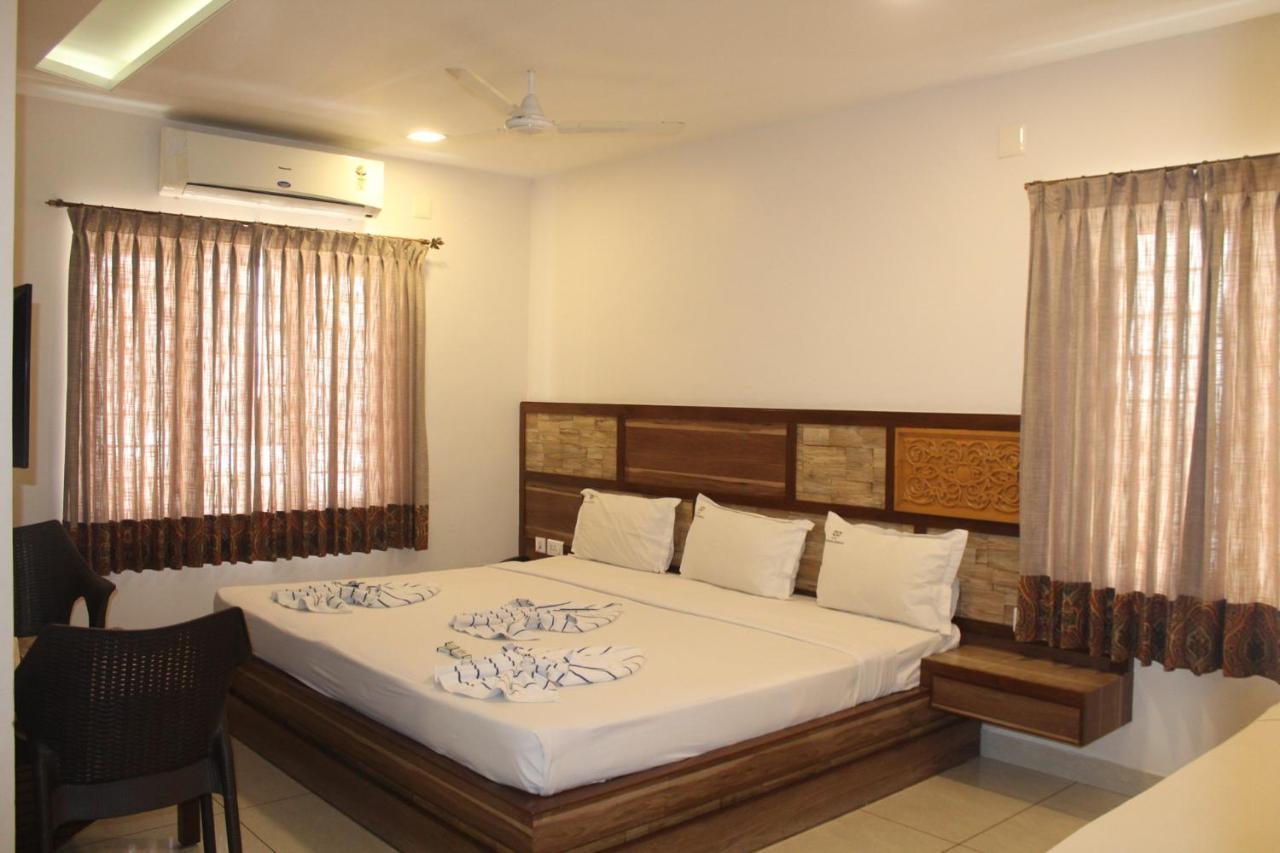 Annai In Saravana Bhavan Fine Stay And Restaurant Velanganni Bagian luar foto