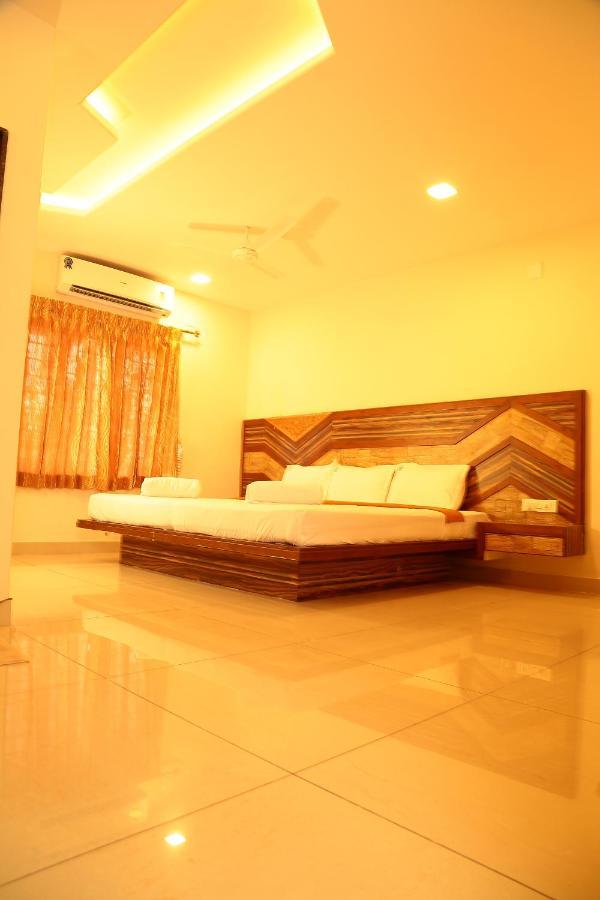 Annai In Saravana Bhavan Fine Stay And Restaurant Velanganni Bagian luar foto