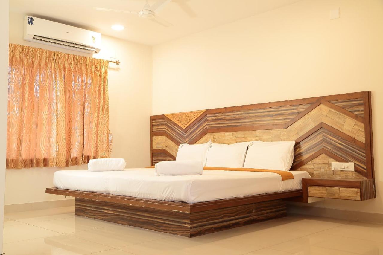 Annai In Saravana Bhavan Fine Stay And Restaurant Velanganni Bagian luar foto