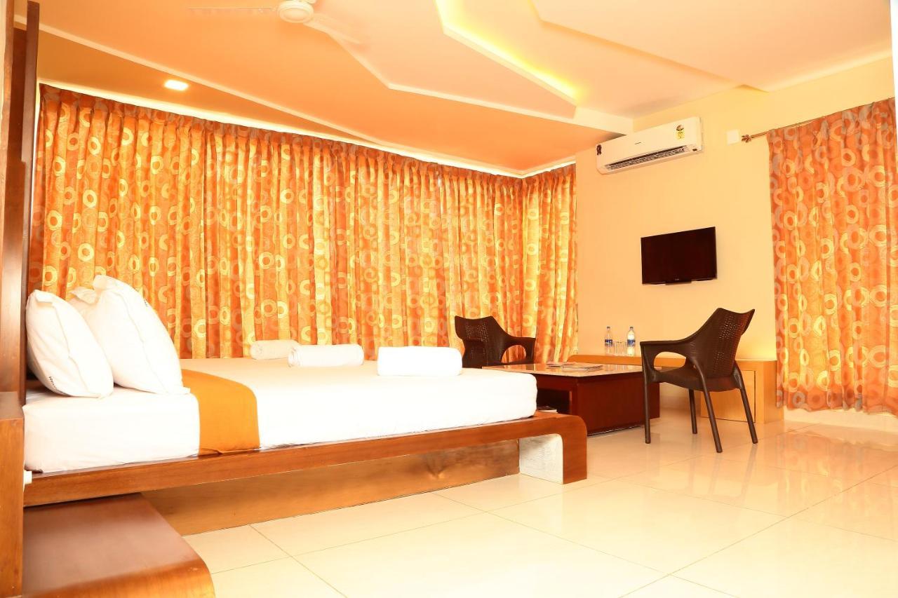 Annai In Saravana Bhavan Fine Stay And Restaurant Velanganni Bagian luar foto